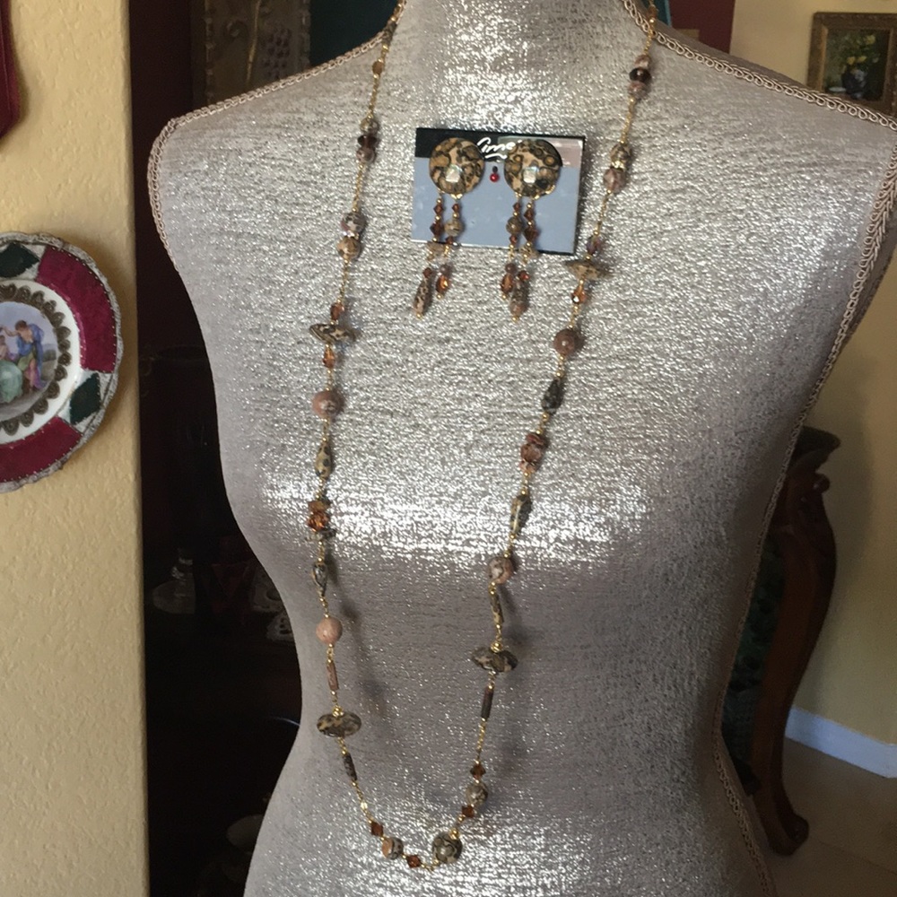 LONG NECKLACE WITH MATCHING EARRINGS